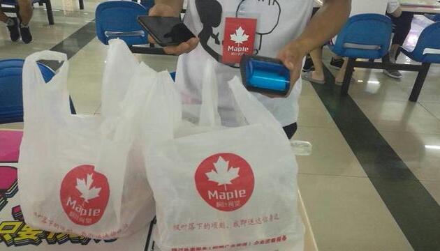 武汉一高校开通食堂外卖配送服务,学生零抽成服务为一份安心